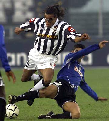 法甲半场：舍瓦利耶神扑，萨利苏进球被吹，巴黎0-0摩纳哥