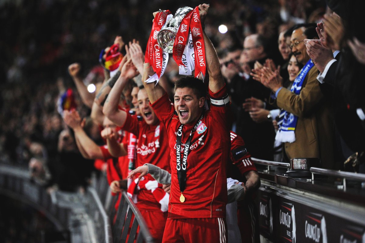 梅西杯开战，梅西和苏亚雷斯现场观战巴萨U16和河床U16的比赛